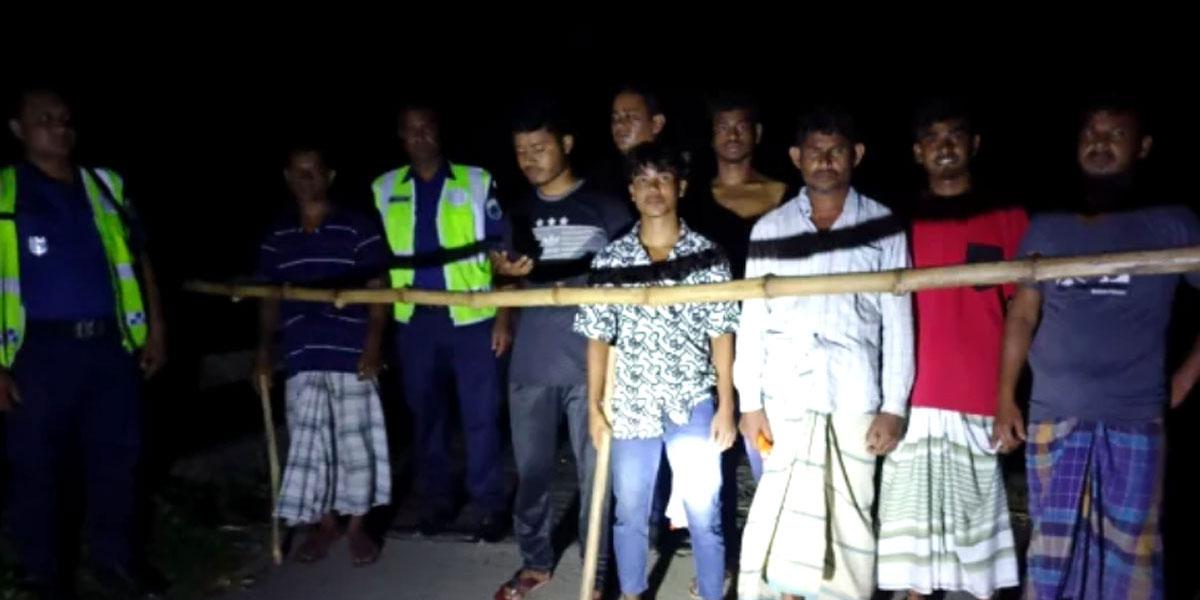 ঈদকে সামনে রেখে সিরাজগঞ্জে বেড়েছে গরু চুরি, পাহারায় খামারিরা