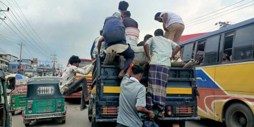খরচ কমাতে ঝুঁকিপূর্ণ ঈদযাত্রা