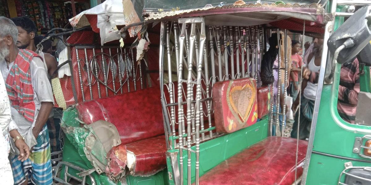 ময়মনসিংহে পিকআপ-অটোরিকশা সংঘর্ষে বাবা-ছেলে নিহত