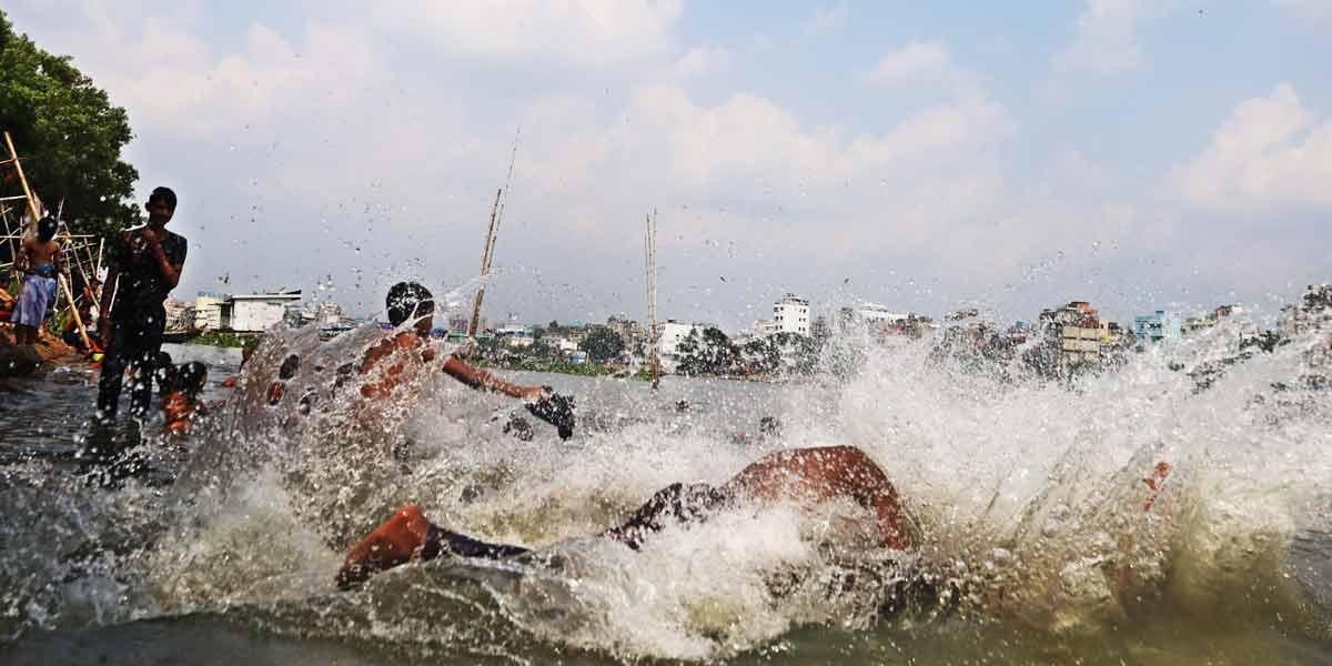 ৪০ জেলায় মৃদু তাপপ্রবাহ, থাকবে আরও কয়েকদিন