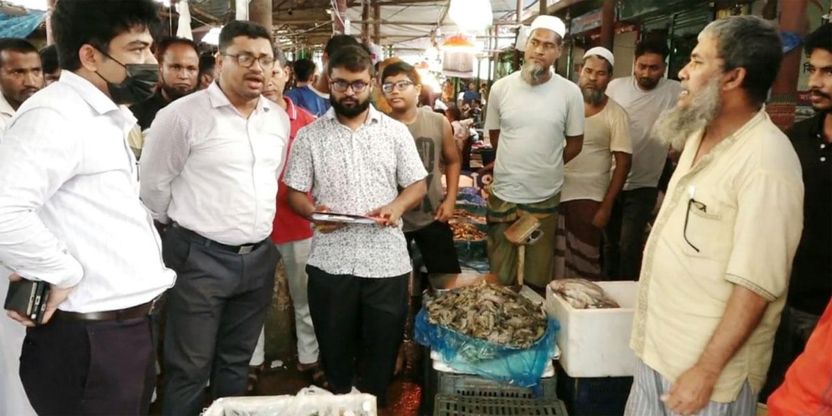 নোয়াখালীতে জেলি মিশ্রিত সাড়ে ৩ মণ চিংড়ি ধ্বংস, লাখ টাকা জরিমানা