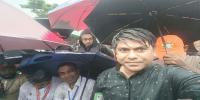 বৃষ্টিতে ভিজে প্রধানমন্ত্রীর অপেক্ষায় কক্সবাজারবাসী