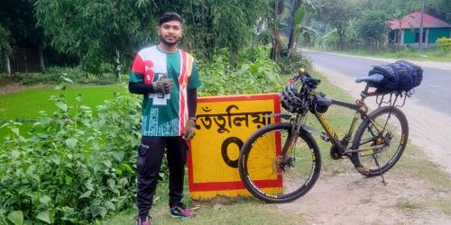 সুস্বাস্থ্যের বার্তা নিয়ে সাইকেলে টেকনাফ থেকে তেঁতুলিয়ায় শাহেদ