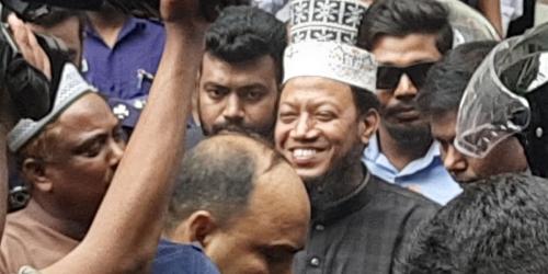 সিরাজগঞ্জ আদালতে আত্মসমর্পণ করলেন এমপি আমির হামজা